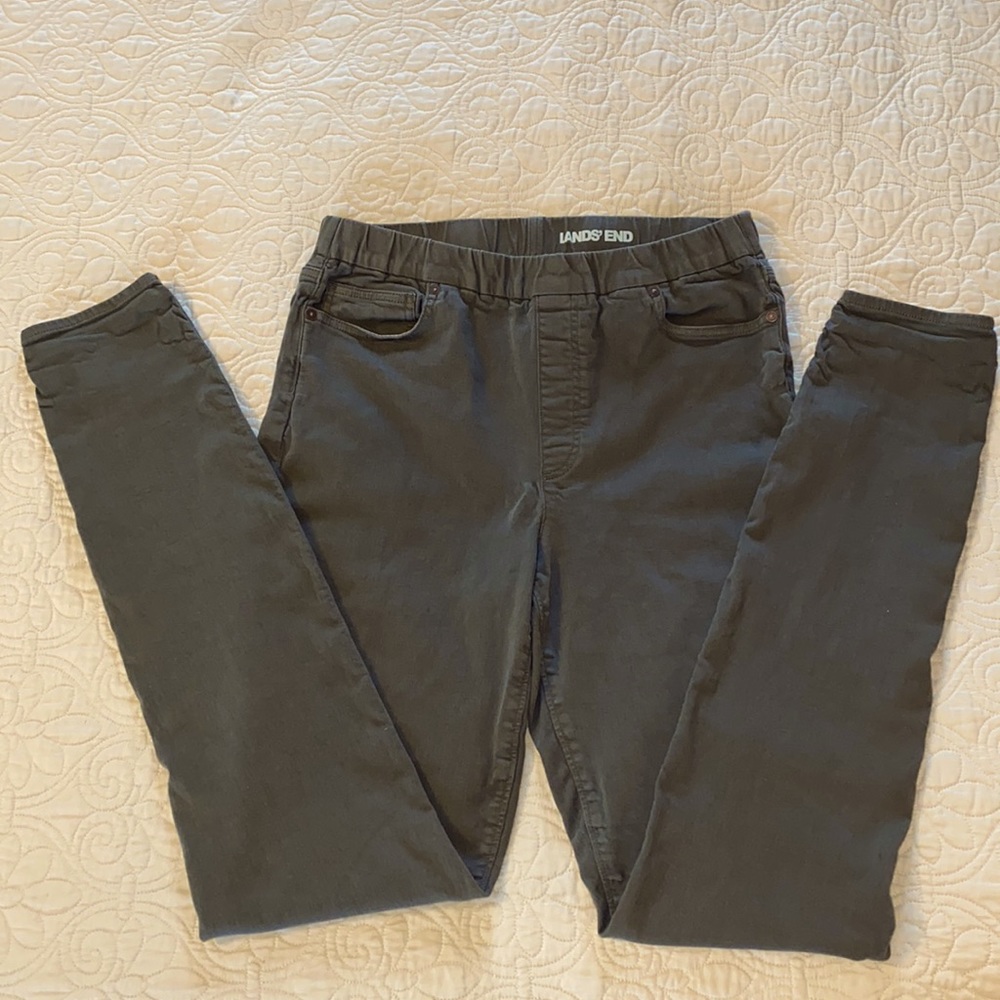 Lands’ End pull on, elastic waist pants, green